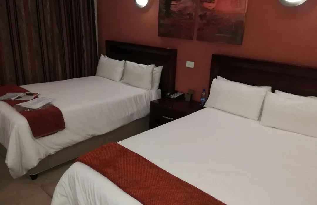 Royal Hotel-1