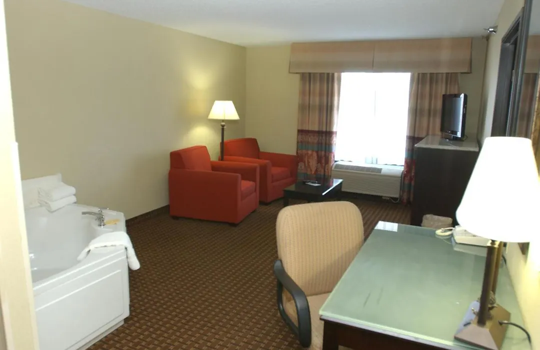 Holiday Inn Hotel & Suites Owatonna-1