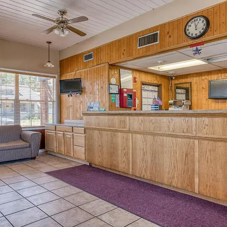 Cedar Lodge Motor Inn-3