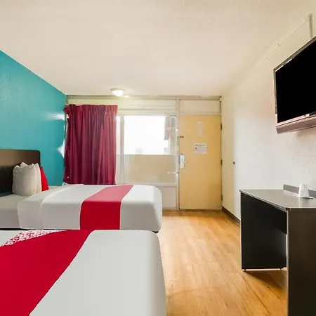 Oyo Hotel St. Louis Lambert Airport-2
