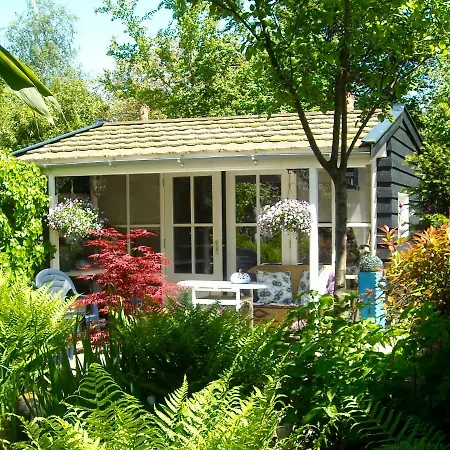 B&B Het Tuinhuisje-3