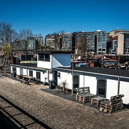 Houseboat-Amsterdam-2