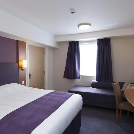 Premier Inn Edinburgh Central-3