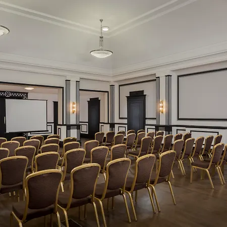 The Queens Hotel-2