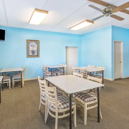 Super 8 By Wyndham Knoxville Downtown Area-2