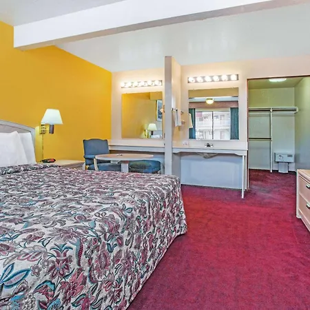 Travelodge By Wyndham Turlock-2