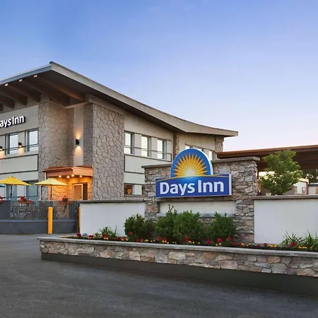 Days Inn By Wyndham Montreal East-3