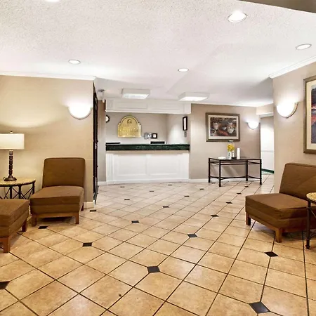 La Quinta Inn By Wyndham Detroit Canton-3
