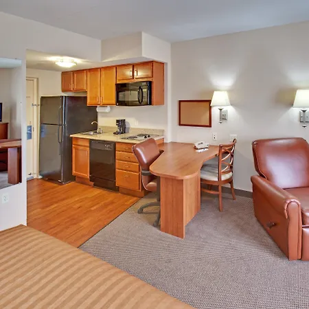 Candlewood Suites Omaha Airport-2
