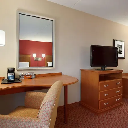 Hampton Inn & Suites East Hartford-3