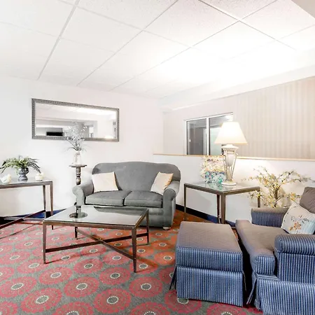 Days Inn By Wyndham Cedar Falls- University Plaza-3