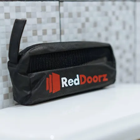 Reddoorz At Travelers Inn Bajada Davao-3