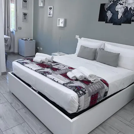 One Hundred Rooms-3
