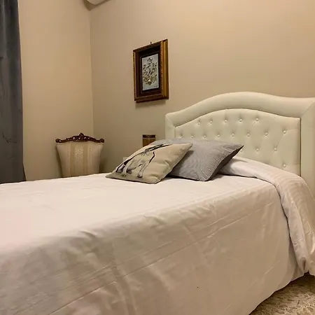 Anna Rooms-2