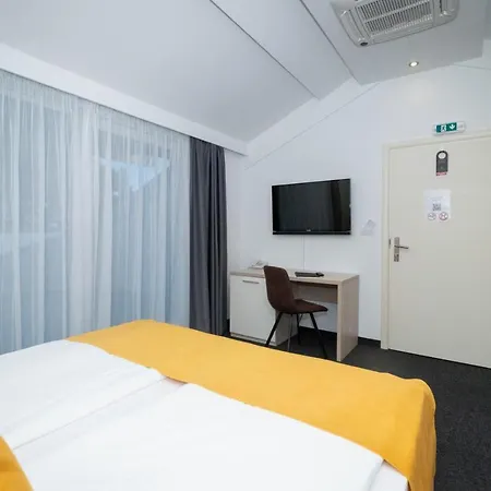 Hotel Bor-2