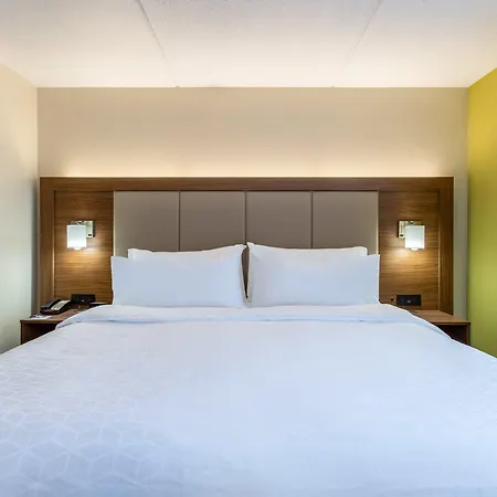 Holiday Inn Express & Suites-2