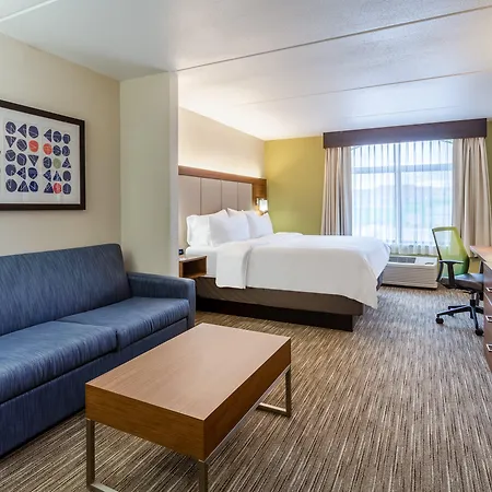 Holiday Inn Express & Suites-3