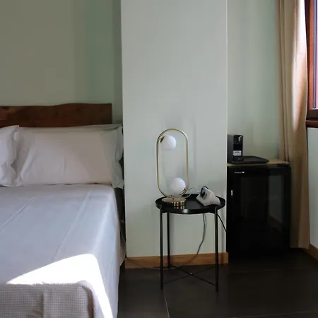 Bari Center Rooms-2