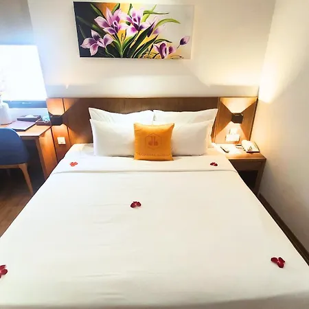 Cordial Beach Hotel Da Nang-3