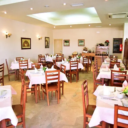Hostal Restaurante Hermanos Zamora-3
