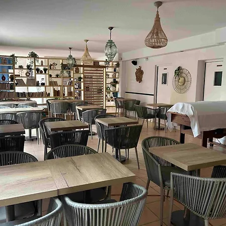 Logis Hotel De La Clape-2
