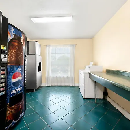 Americas Best Value Inn Historic Clewiston Inn-3