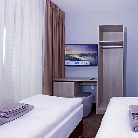 Aviator Garni Hotel Bratislava-2