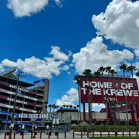 Holiday Inn Express & Suites Tampa Stadium - Airport Area By Ihg-2