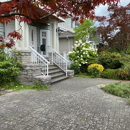 7 Bedrooms In The Heart Of Vancouver-3