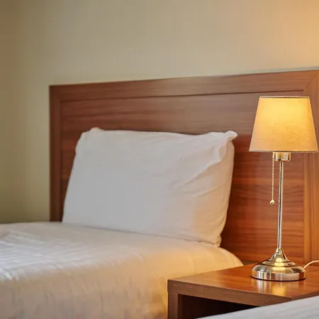 Discovery Inn - Leeds-2