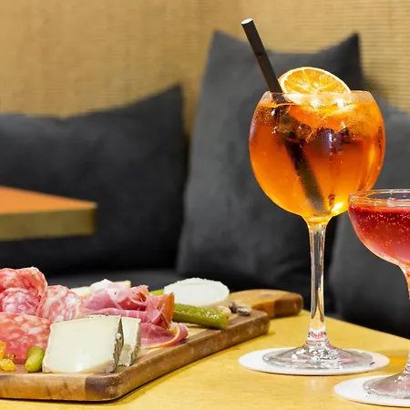 Oh La La ! Hotel Bar Paris Bastille-3