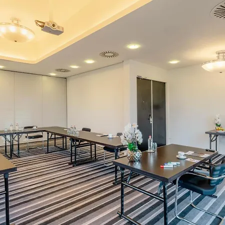 Plaza Premium Grand Winston-2
