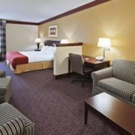 Days Inn & Suites By Wyndham Tahlequah-3