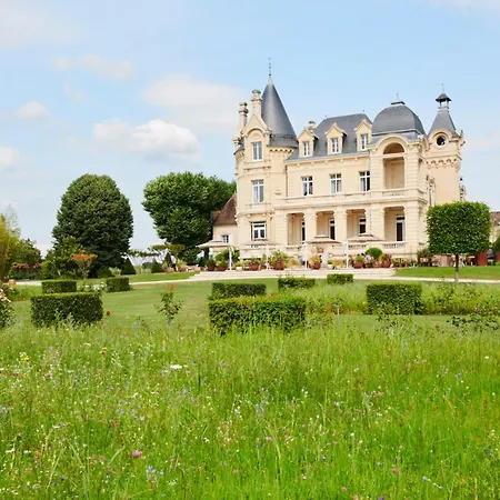 Château Hôtel Grand Barrail-3