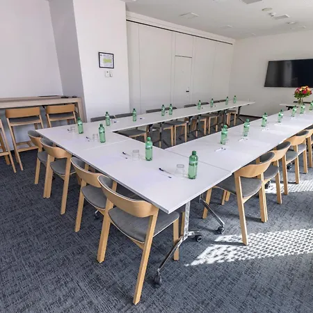 Holiday Inn Express Geneva Airport By Ihg-3