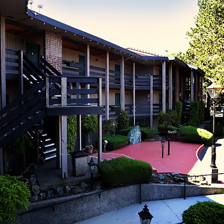 Coachman Inn Oak Harbor-2