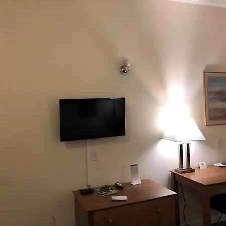 Travelodge By Wyndham Pasadena Central-2