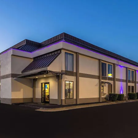 Days Inn & Suites By Wyndham Fort Bragg/Cross Creek Mall-3