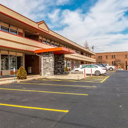Econo Lodge Zanesville-2