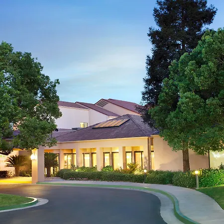 Courtyard By Marriott Bakersfield-2