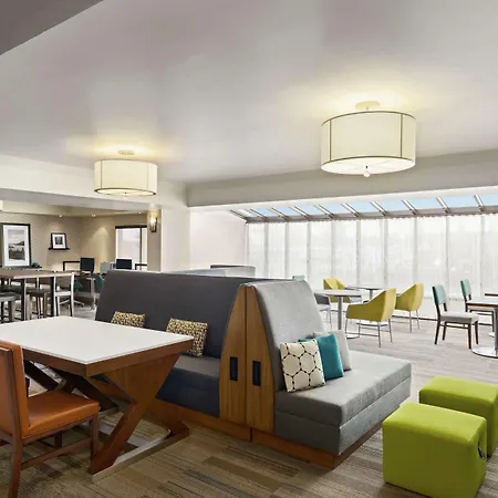 Hampton Inn Portland Airport-3