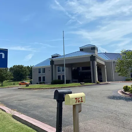 Days Inn & Suites By Wyndham Tahlequah-2