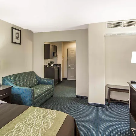 Quality Inn Tulsa-Downtown West-3