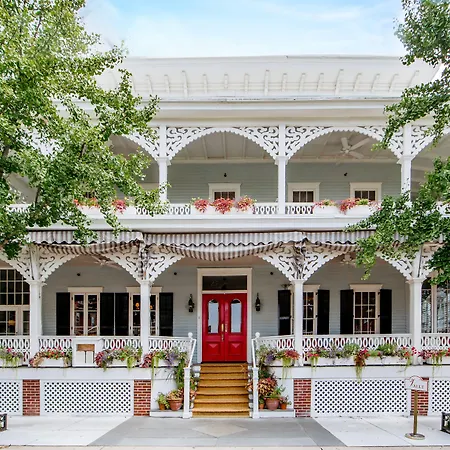 The Virginia And Cottages-2