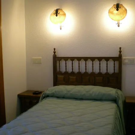 Hotel Puerta Romeros-3