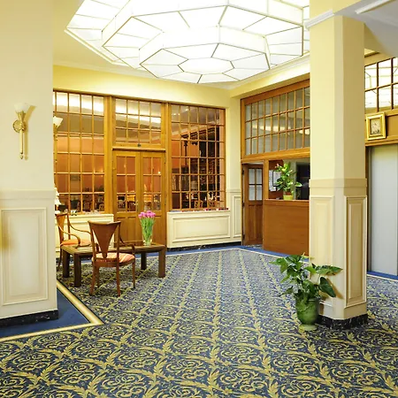 Hotel Perrin - former Carlton-3