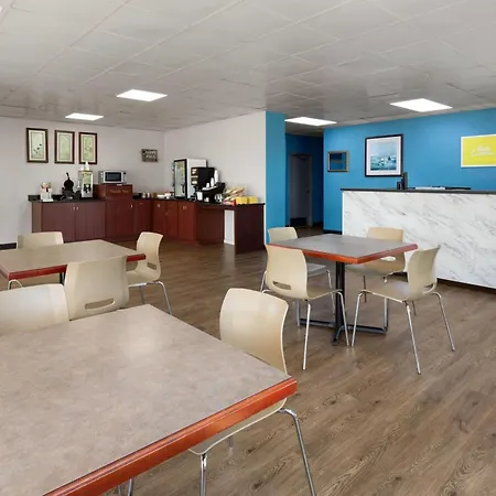 Days Inn By Wyndham Cambridge-3