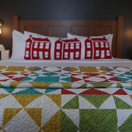 Amelia Schoolhouse Inn-2