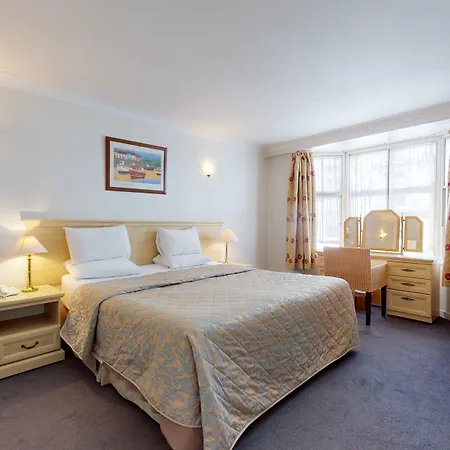 Hertford Court-3