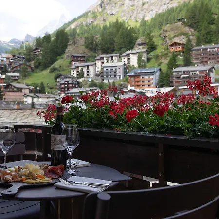Schweizerhof Zermatt - A Small Luxury Hotel-2